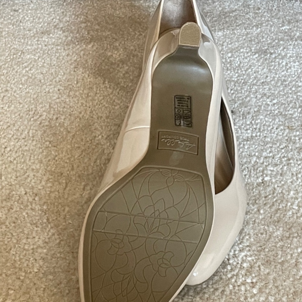 Shoes - Picture 4 of 4